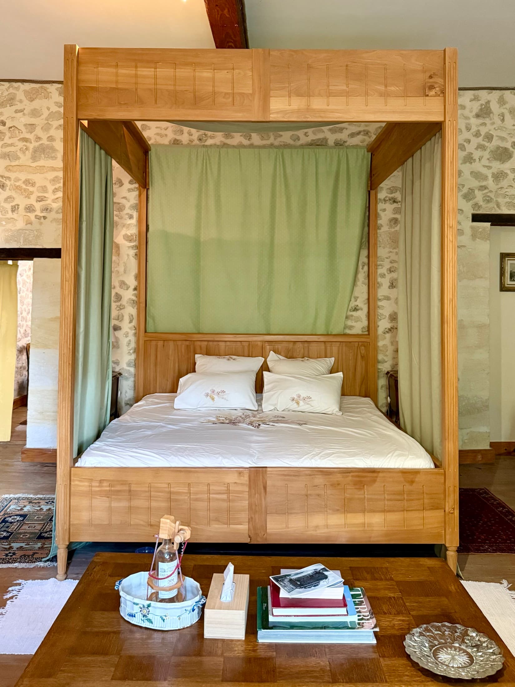 Aliénor room with emperor-size four-poster bed