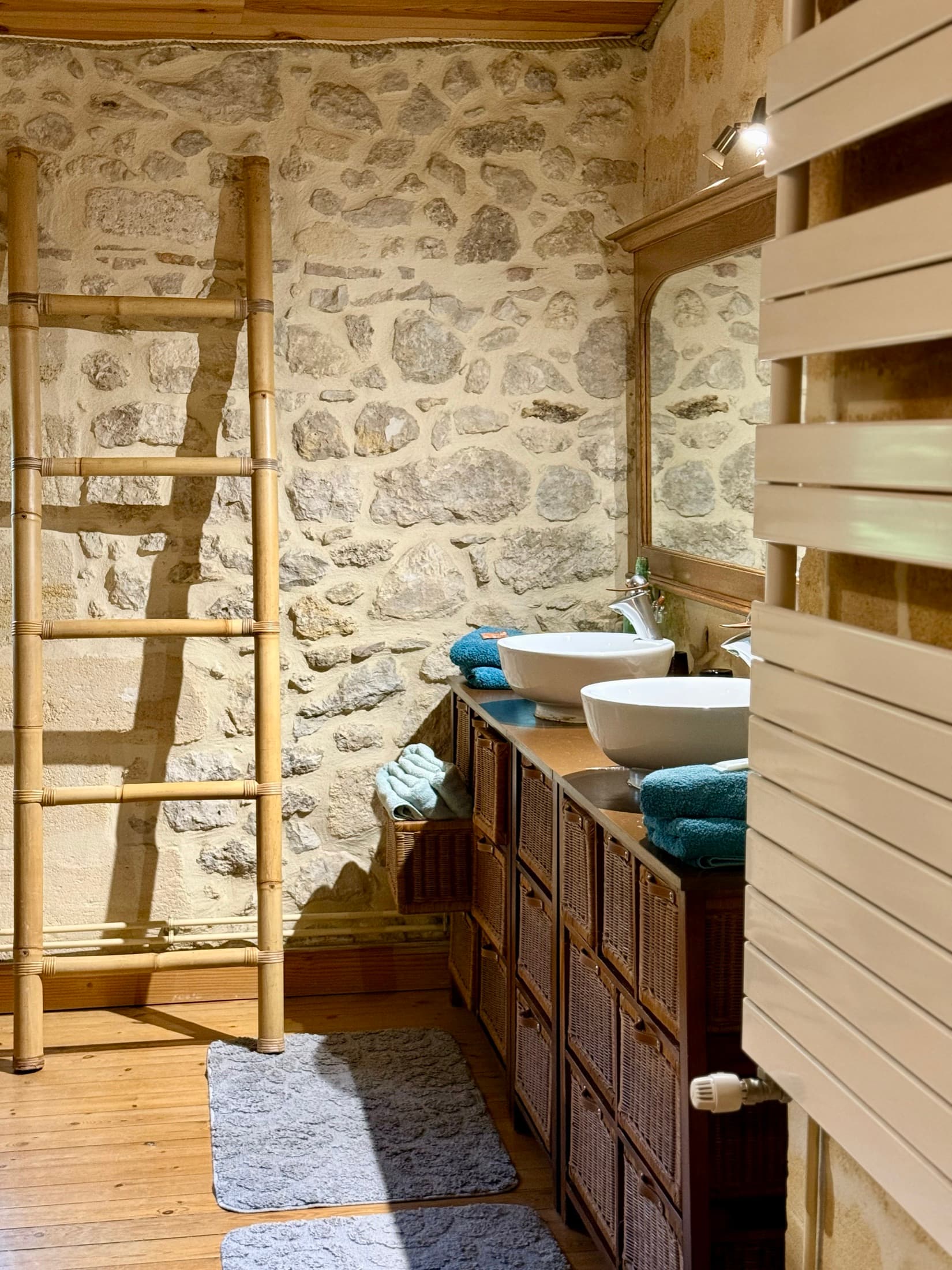 Double basin in the Charles Hayes room